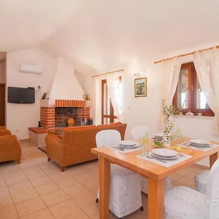 Holiday home Stomorica